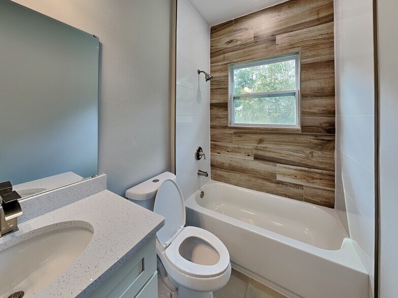 Building Photo - 11581 N Kenlake Cir