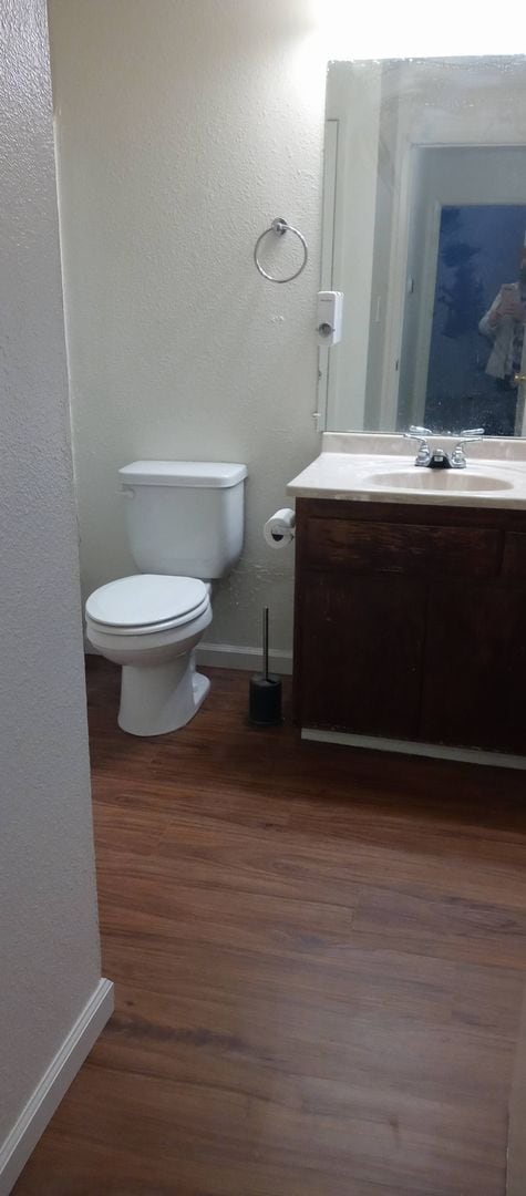 Building Photo - Affordable Home With Large Back Yard