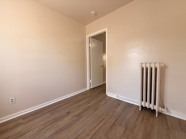 Building Photo - 141 W Elmer St