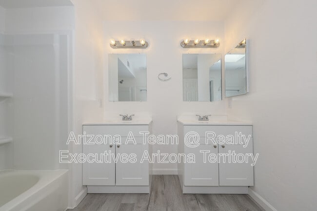 Building Photo - 9420 E Speedway Blvd