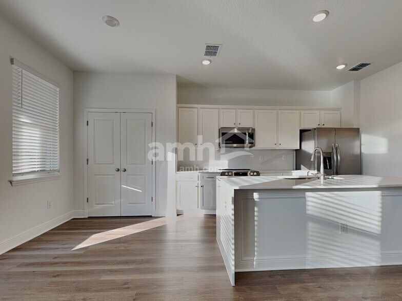 Building Photo - 6727 Atlantic Bch Ave