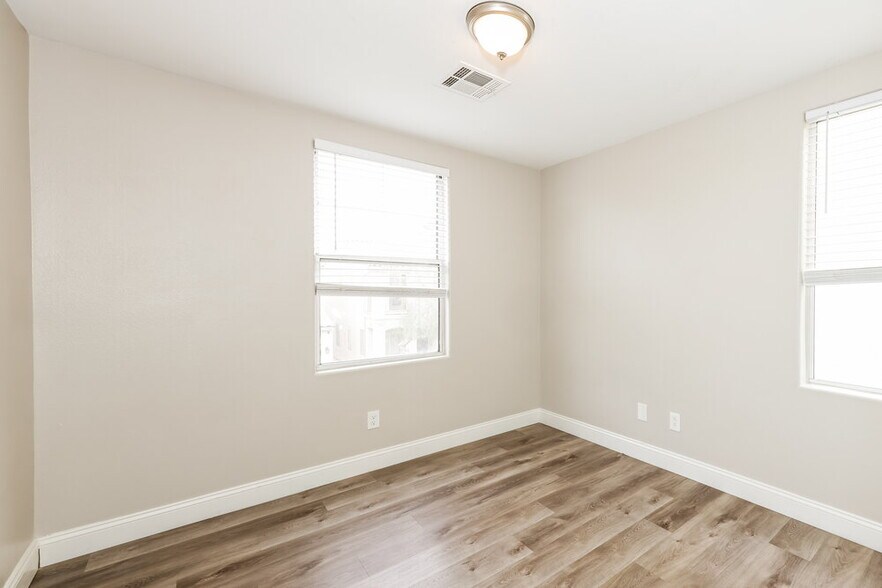 Building Photo - 869 Shining Rose Pl