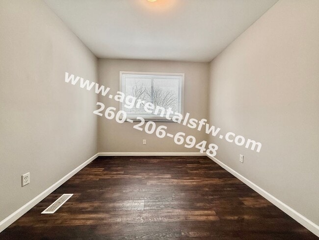 Building Photo - 3 Bedroom house