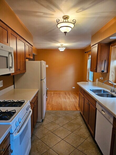Eat In Kitchen - 840 Dunlop Ave