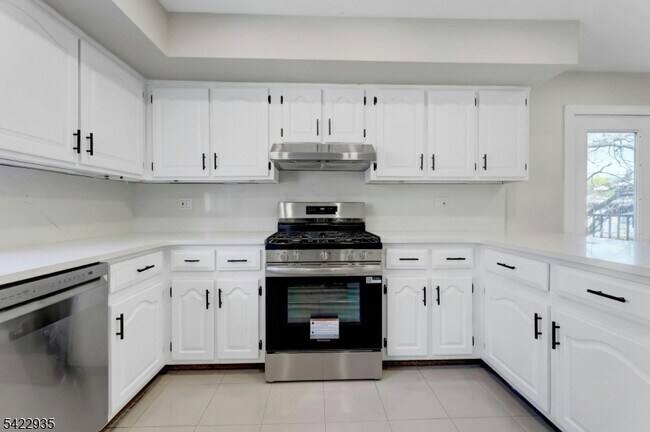 Building Photo - 535 Orchard Ave