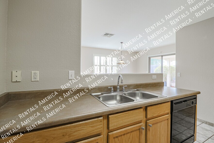 Building Photo - 2575 N Lupita Pl