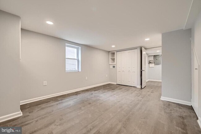 Building Photo - 4429 Newport Ave