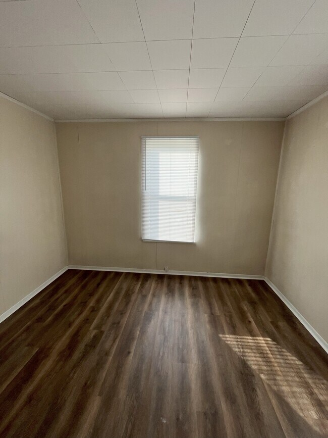 Building Photo - 115 June St