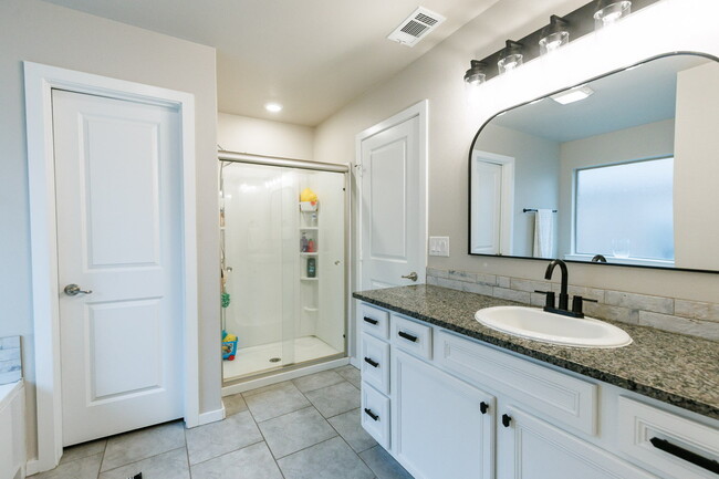 Building Photo - Beautiful 3-Bed, 2-Bath Home In Frenship!
