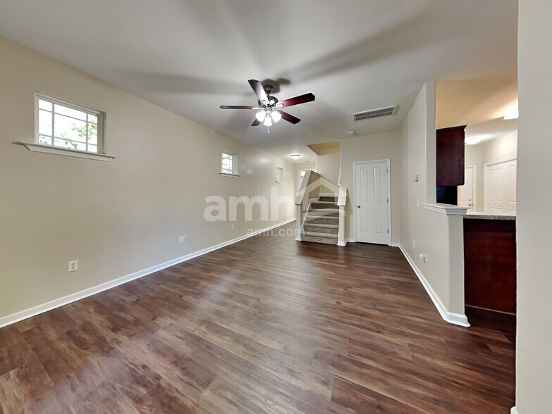 Building Photo - 60 Summer Hill Way