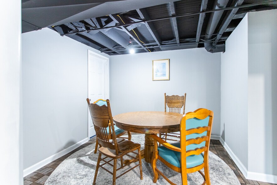 Basement - 10605 Ashbury Ave