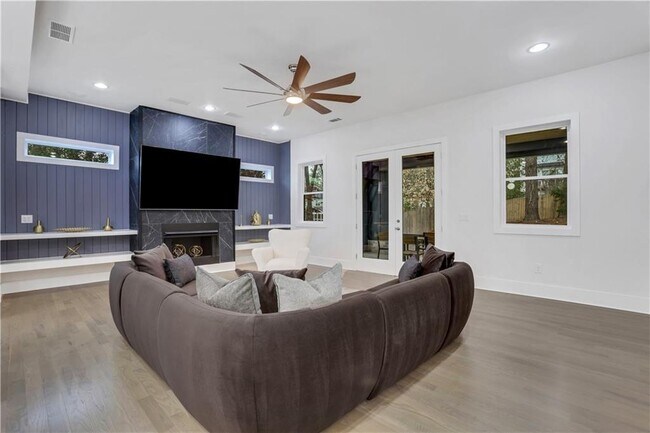 Building Photo - 2497 Wawona Dr NE