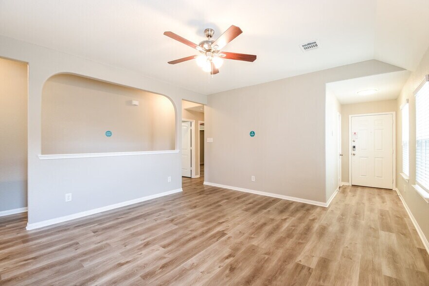 Building Photo - 10339 Spruce Villa Trce