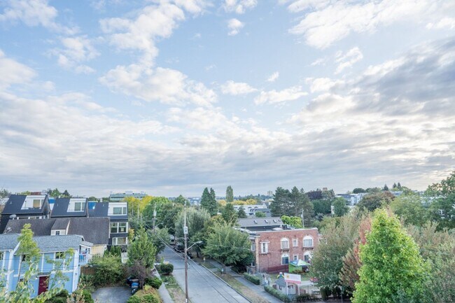 Building Photo - 3Bd/3.25Ba Seattle