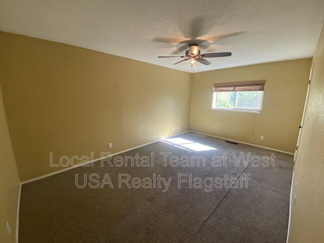 Building Photo - 1607 N Prairie Way