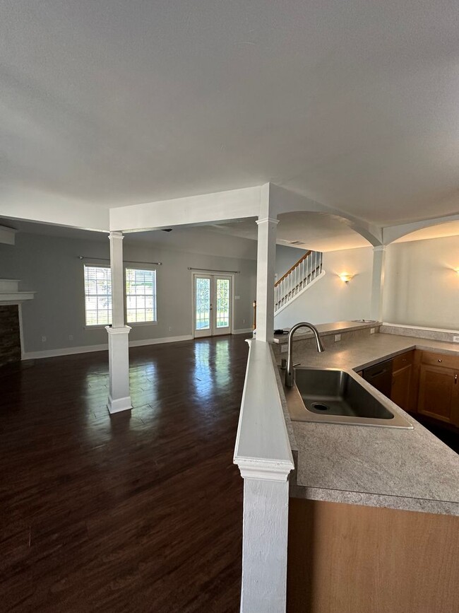 Building Photo - Gorgeous Deerfield Plantation 4 Bed 2.5 Ba...