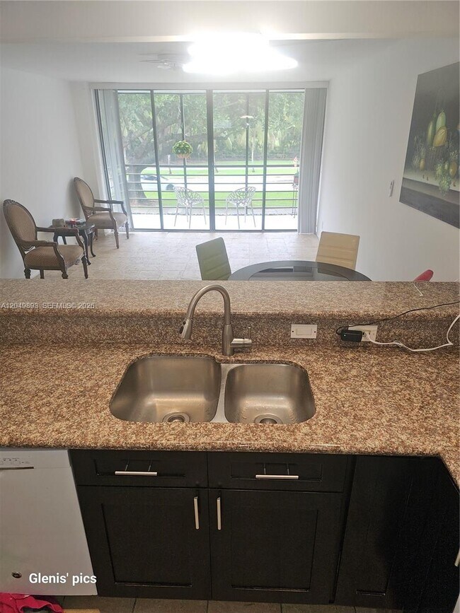Building Photo - 20400 W Country Club Dr