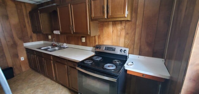 Building Photo - 2270 Harper Rd