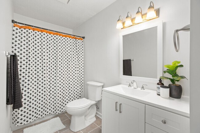 Building Photo - Furnished 1-Bedroom Condo with Modern Upda...