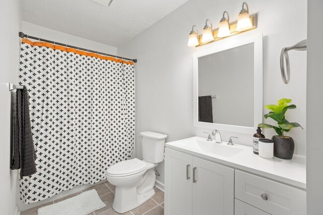 Building Photo - Furnished 1-Bedroom Condo with Modern Updates in Winston-Salem