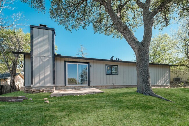 Building Photo - 7809 Hollow Oak