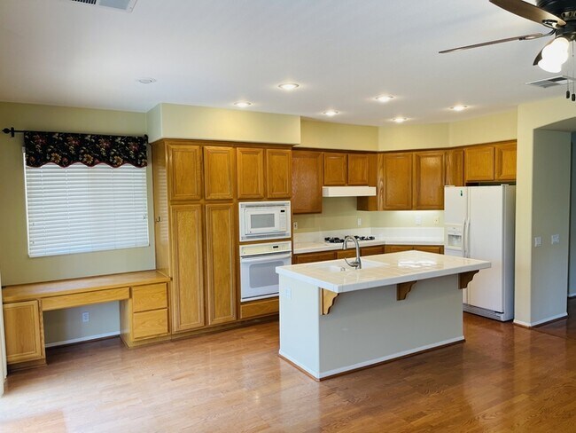 Building Photo - 30962 Crystalaire Dr