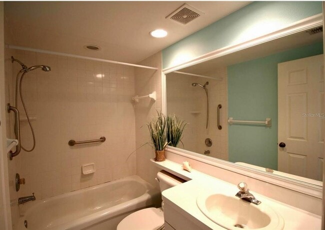 Building Photo - 6425 Shoreline Dr