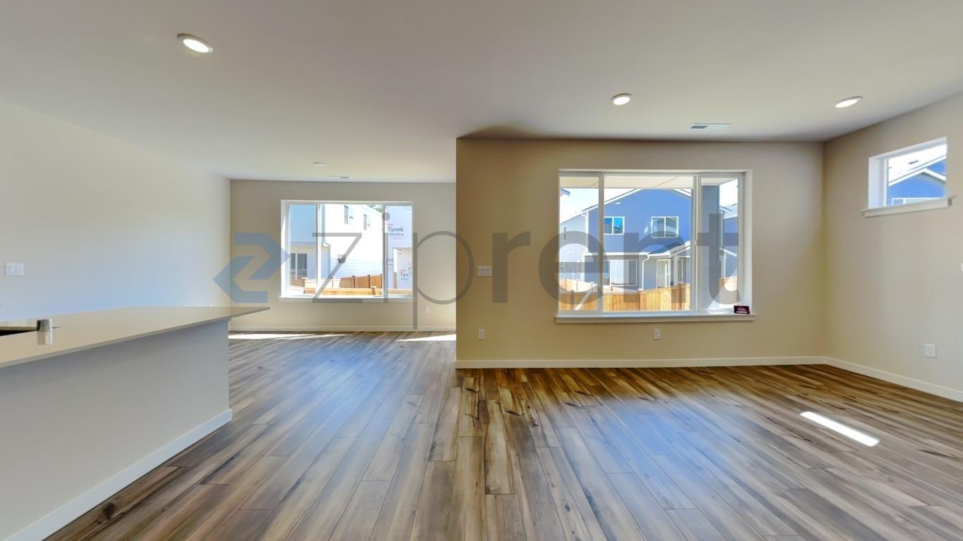 Building Photo - Unit
