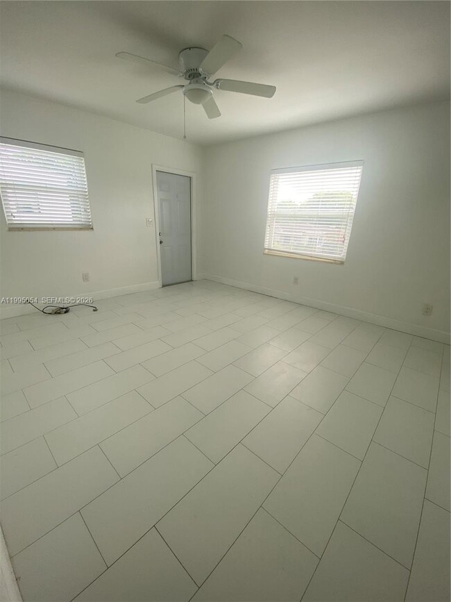 Building Photo - 2833 SW 38th Ave