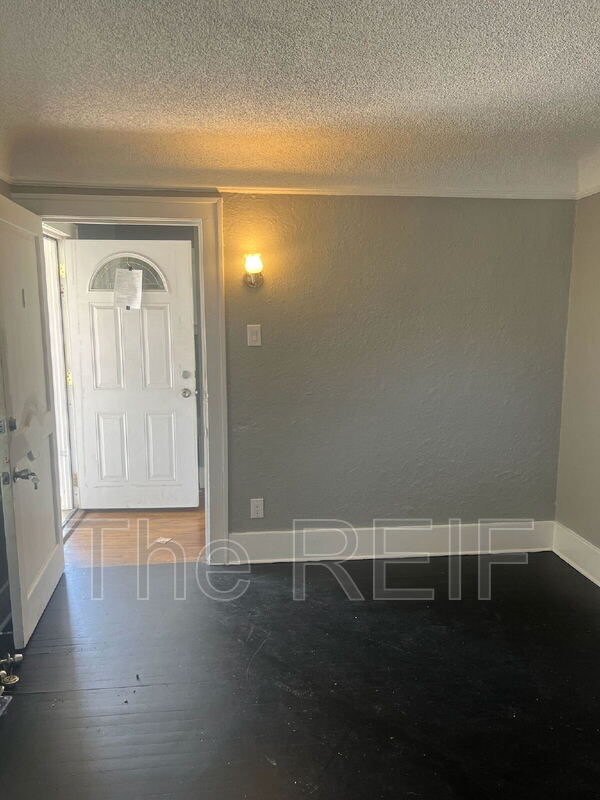 Building Photo - 7543 Lozier Ave