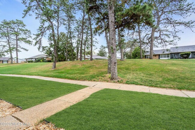 Building Photo - 15 Yorkshire Ct