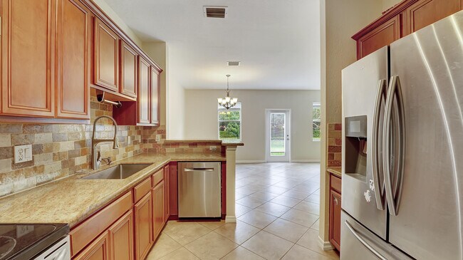 Building Photo - 6439 Azura Lake Rd