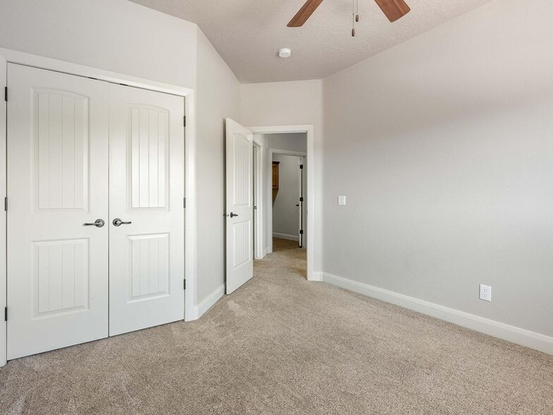 Building Photo - 935 Crooked Creek Dr