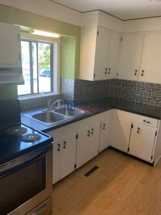 Building Photo - 1531 9th Ave