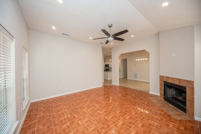 Building Photo - 121 Coffee Ln