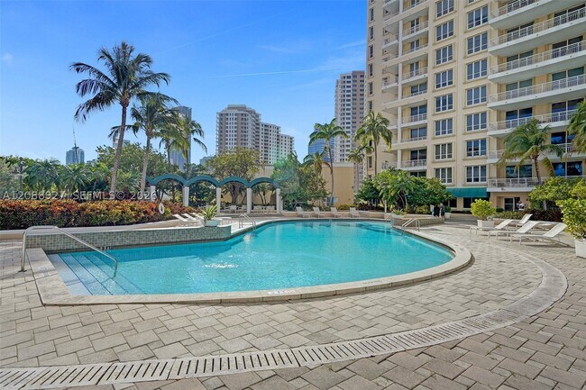 Building Photo - 888 Brickell Key Dr
