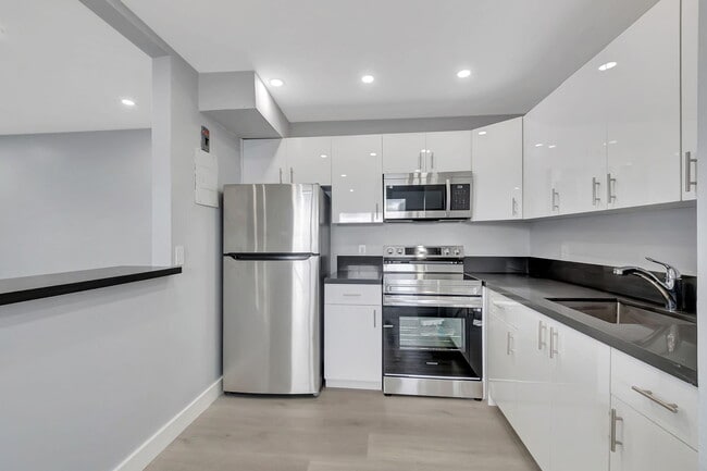 Building Photo - 171 Monaco Way