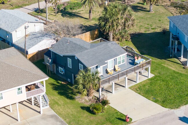 Building Photo - 4211 Surf Dr