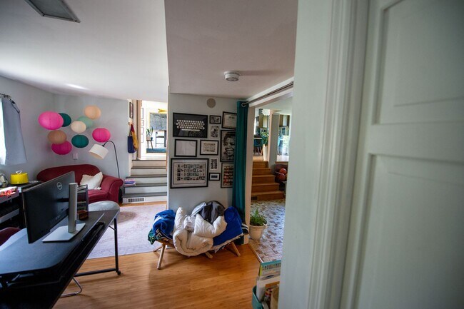 Building Photo - Short Term Rental Family Home