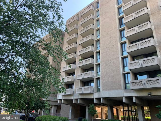 Building Photo - 300 M St SW