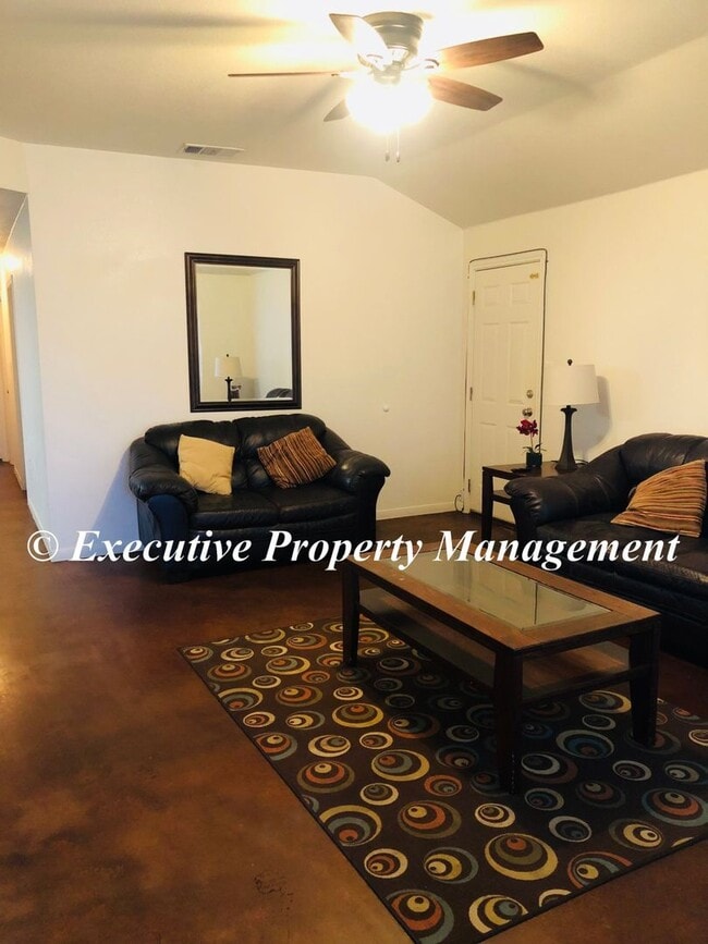 Building Photo - 1208 Westview Dr