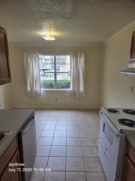 Building Photo - 1511 E Beverly Dr