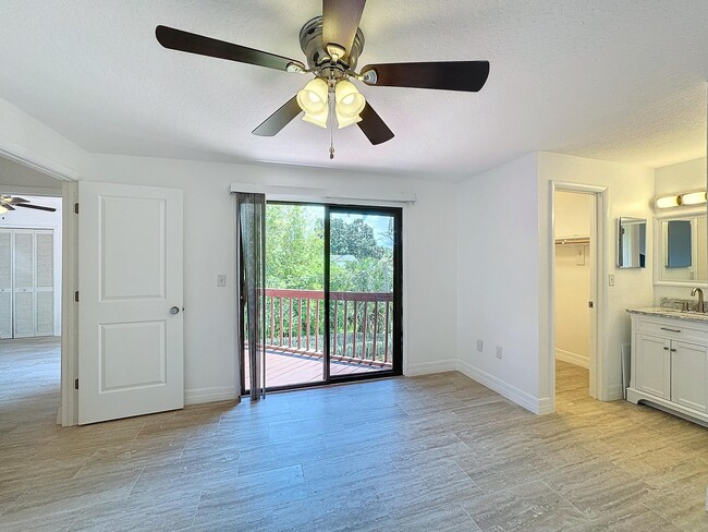 Building Photo - 2577 S Park Ave