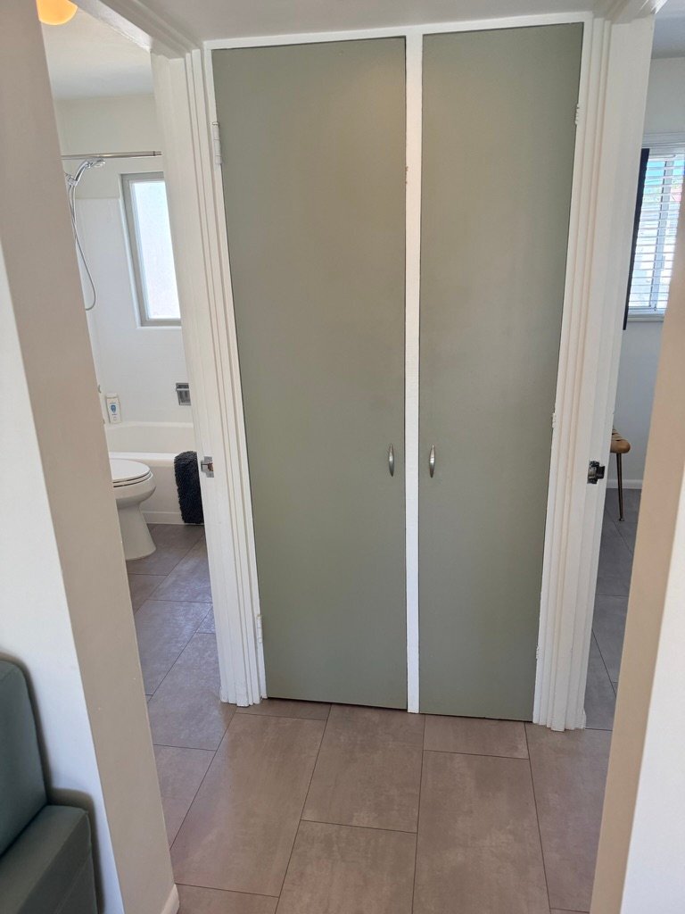 Building Photo - 777 E San Lorenzo Rd