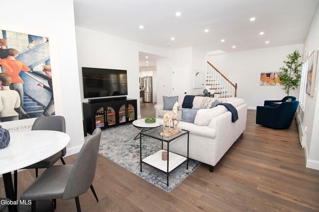 Building Photo - 4 Van Buren St