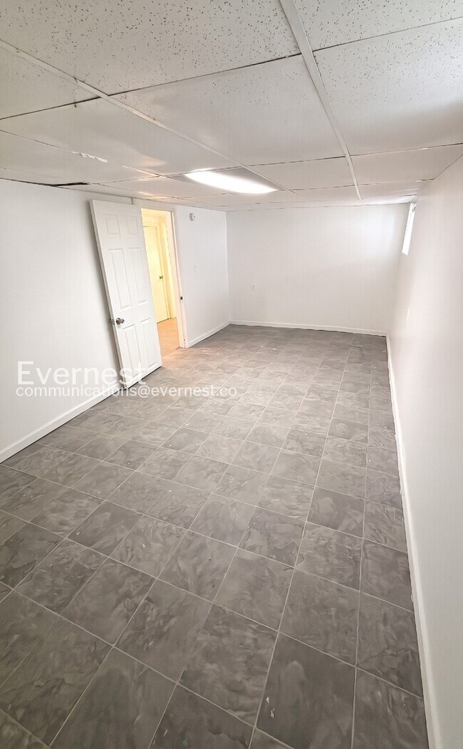 Building Photo - 3 Bed/2 Bath Home with Fenced Yard / Vouchers Accepted / Coming Soon!