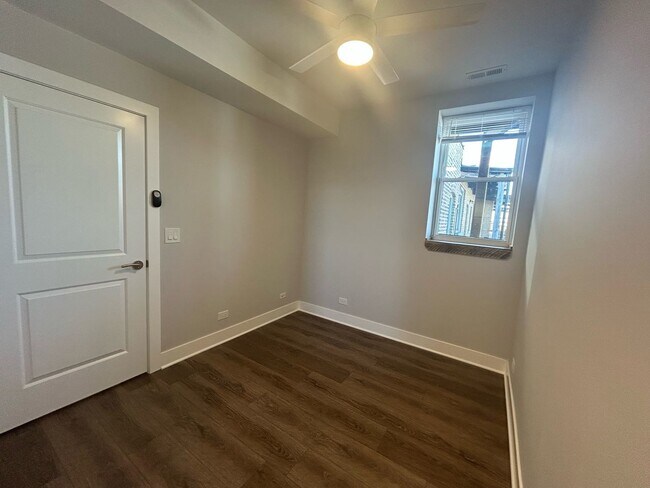 Building Photo - 4411 N Kimball Ave