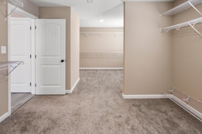 Building Photo - Pet Friendly Four Bedroom!