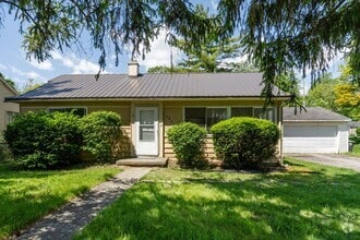 Building Photo - NEW LISTING! 3 BEDROOM HOUSE!