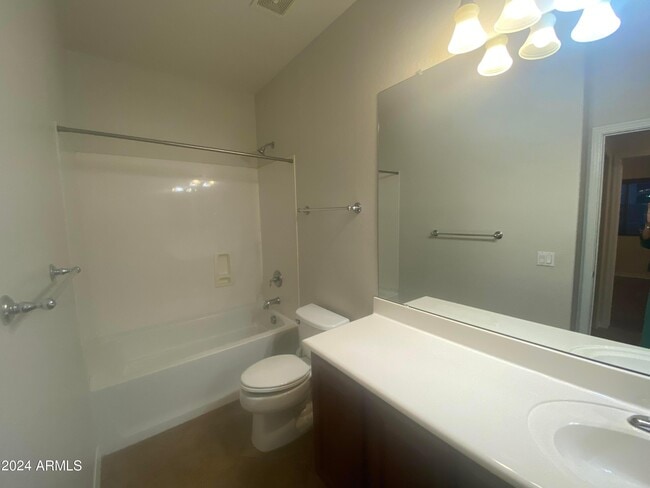 Building Photo - 5230 W Redbird Rd